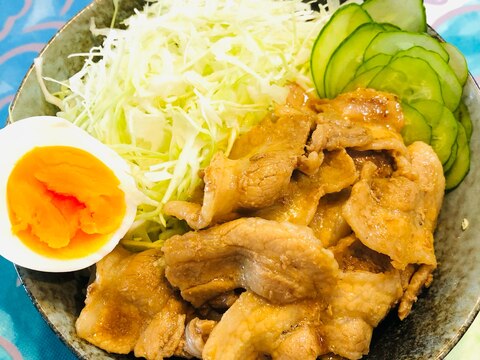 キャベツたっぷり豚バラ丼